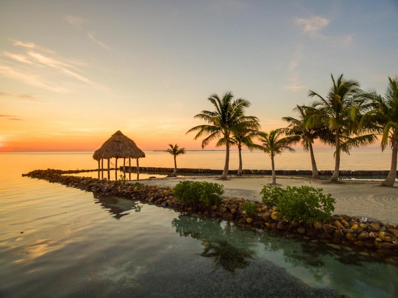 Готель Royal Belize Thatch Caye Екстер'єр фото